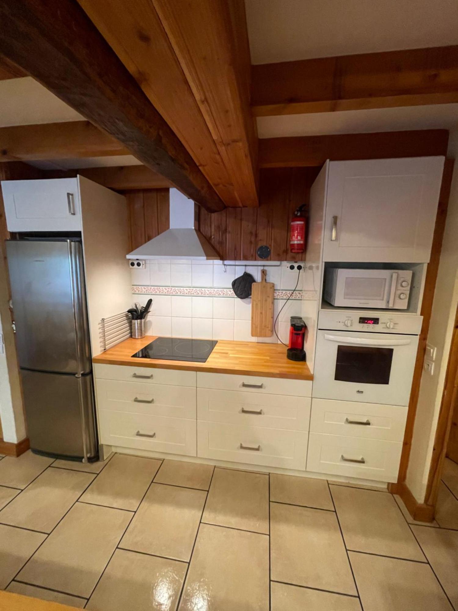 Le Chal Heureux Bel Appartement Dans Vieille Ferme De Montagne Renovee Лез Ор Екстериор снимка