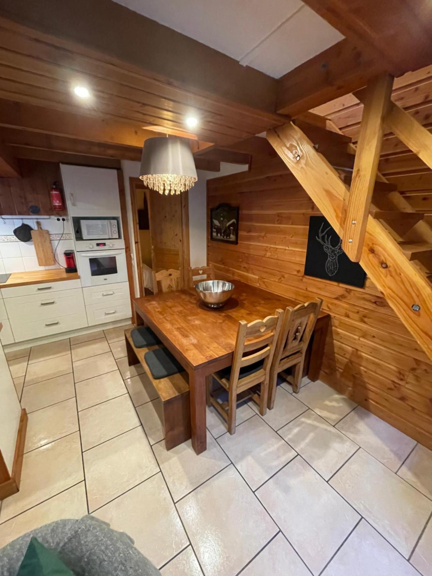 Le Chal Heureux Bel Appartement Dans Vieille Ferme De Montagne Renovee Лез Ор Екстериор снимка